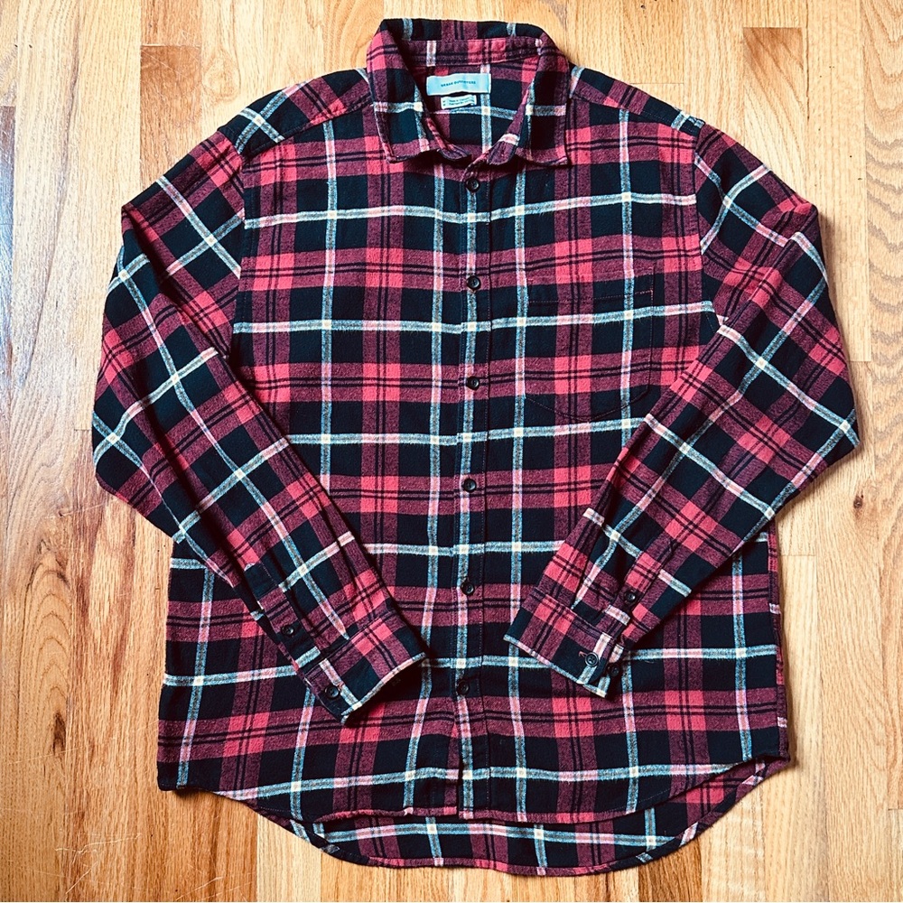 Urban Outfitters Men’s Med Red Plaid Long Sleeve Button up Flannel Shirt